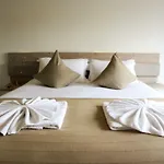Berkeley Square House بيت ضيافة 3*